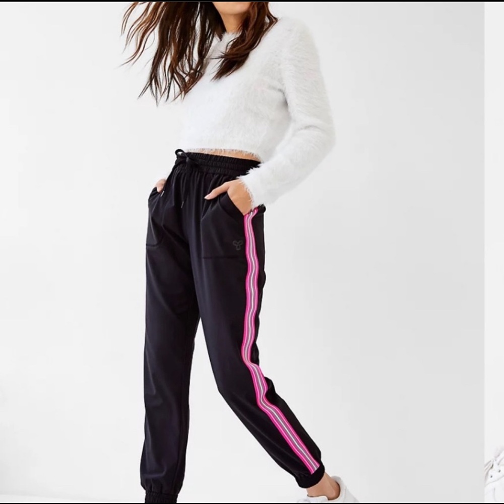 TNA SPEED JOGGER WITH PINK STRIPE | Small